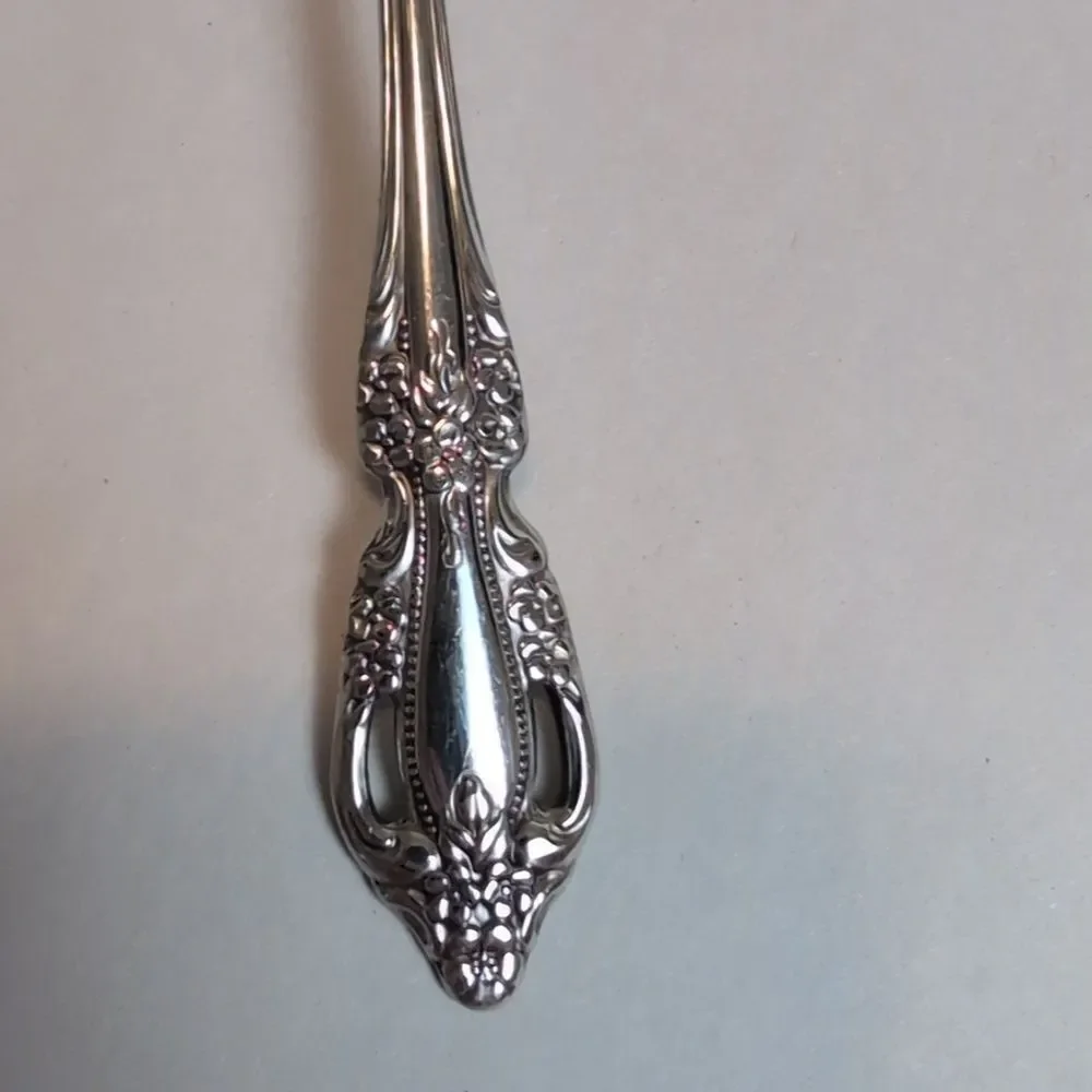 Classic Oneida Distinctions Deluxe Stainless Oval Soup Spoon